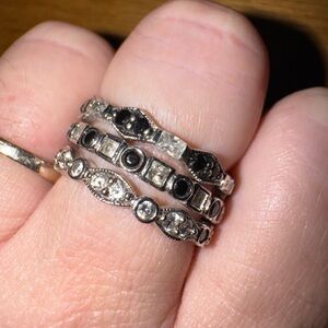 Elegant Silver and Black Stacked Rings sz9